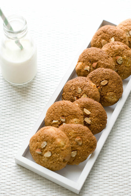 Cookies Amandes, Noix de Coco & Abricots Secs | Lilie Bakery 1