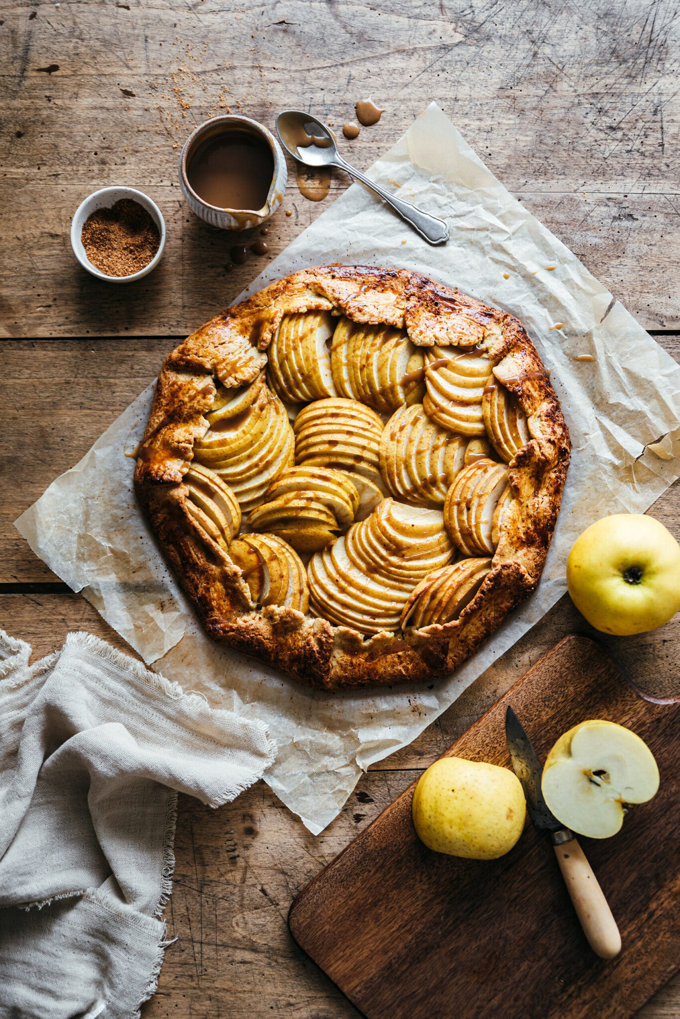 Rustic apple and coconut caramel pie - Lilie Bakery