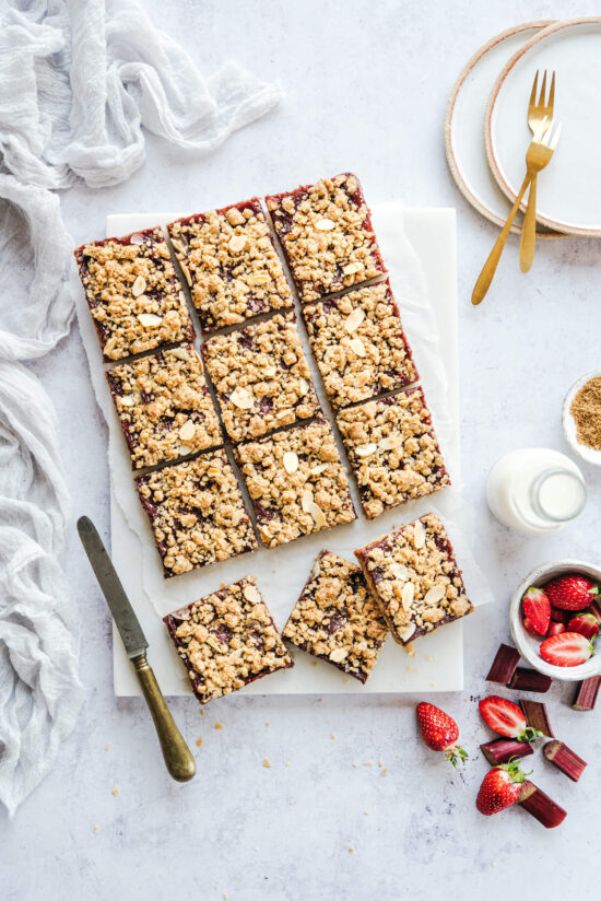 Tarte crumble fraise-rhubarbe - Lilie Bakery