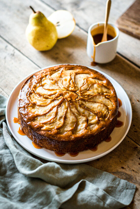 Gâteau poire gingembre coulis caramel