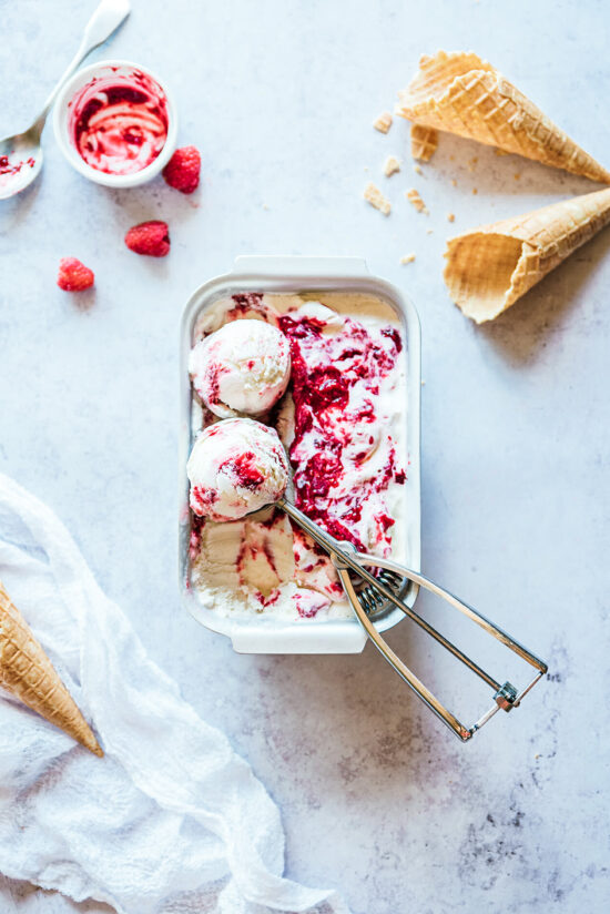 Glace au Yaourt Onctueuse & Compotée de Framboises