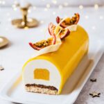 Bûche de Noël mangue passion coco - Lilie Bakery