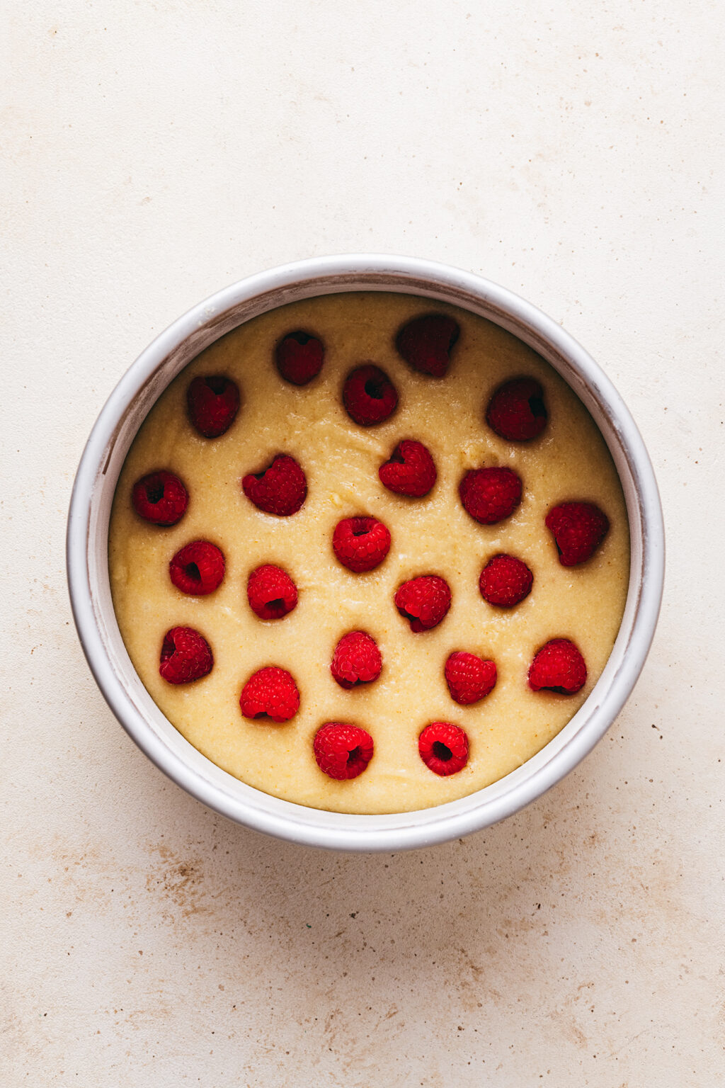 Ajout framboises financier - Lilie Bakery