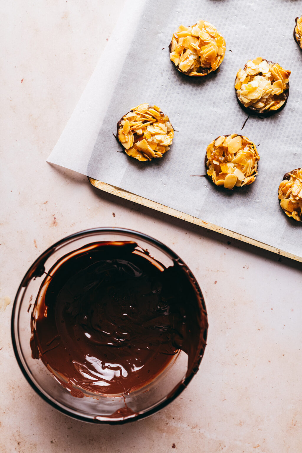 Chocolat noir fondu tempéré - Lilie Bakery