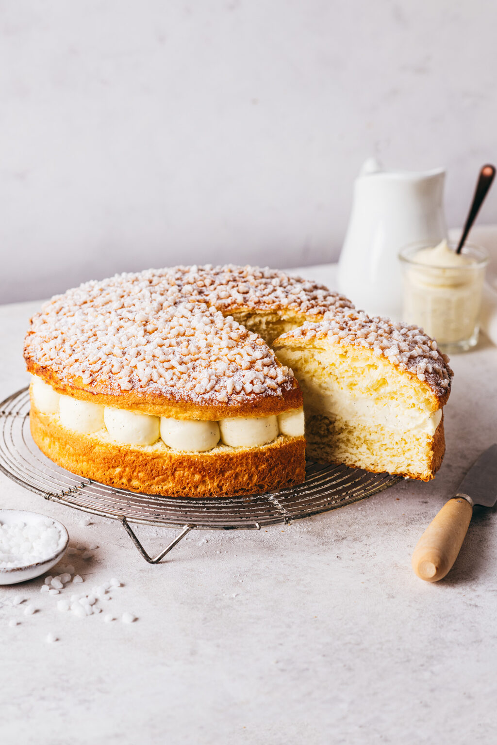 Tarte tropézienne - Lilie Bakery